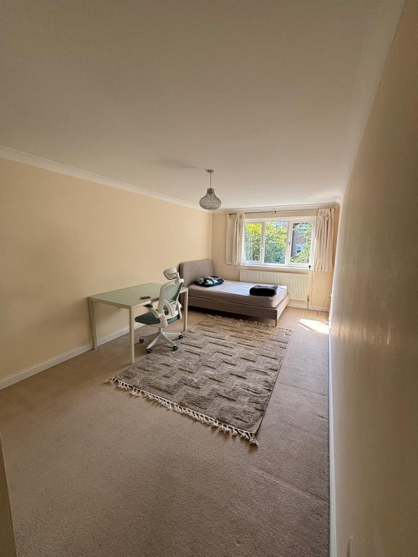 Room Albemarle Road in Greater London