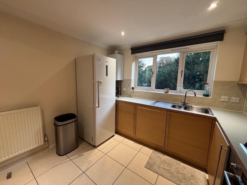 Room Albemarle Road in Greater London