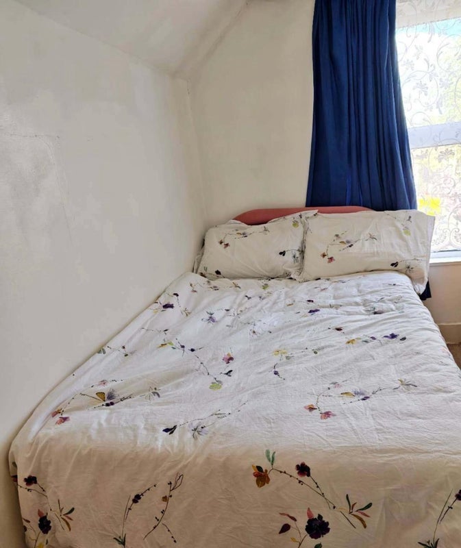 Room Thorncombe Road in Greater London