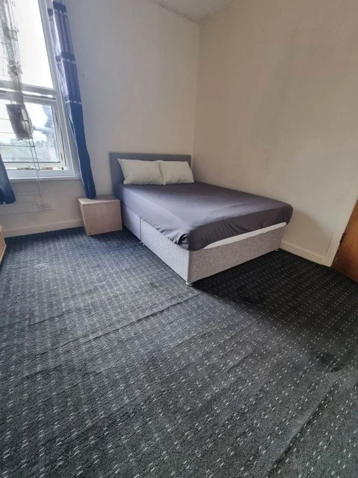 Room Plashet Road in Greater London