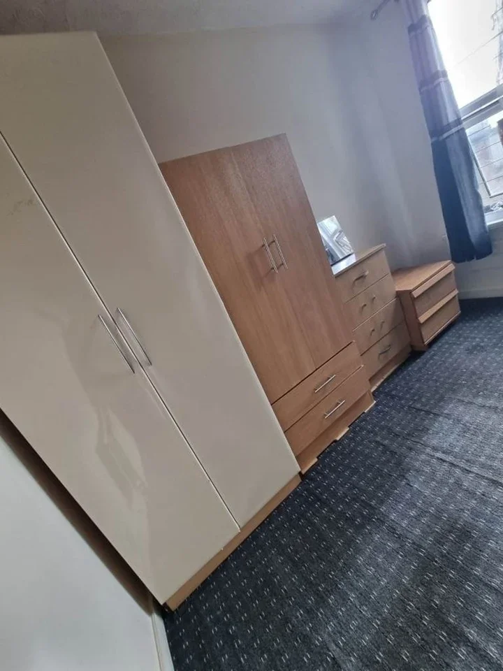 Room Plashet Road in Greater London