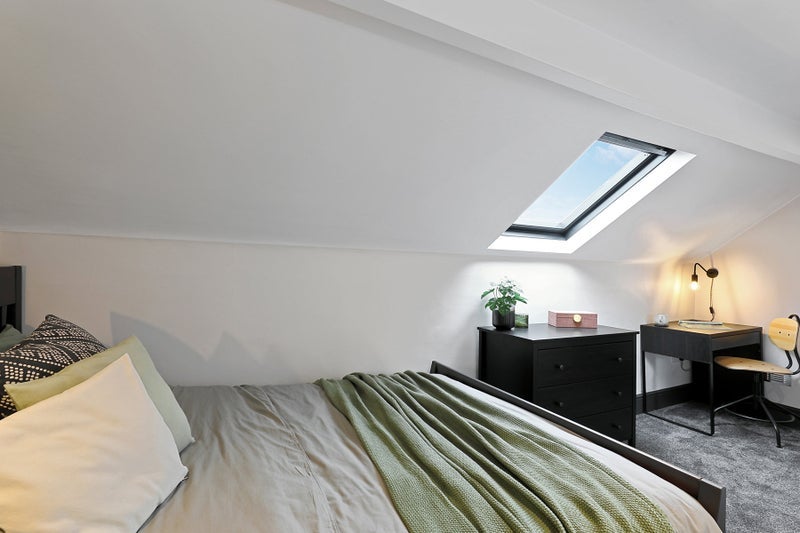 Room Barley Hill Road in Leeds