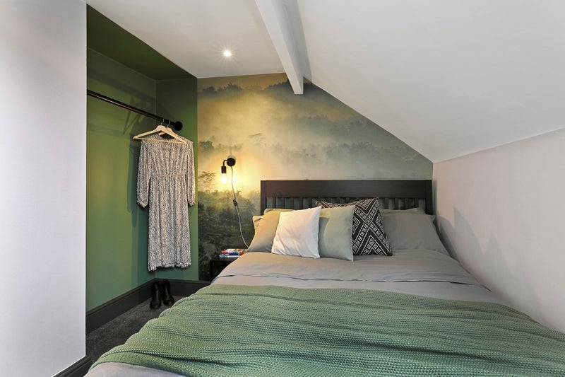 Room Barley Hill Road in Leeds