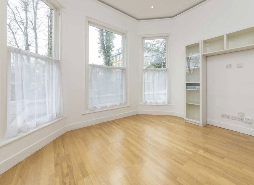 Flat Fitzjohn's Avenue in Greater London