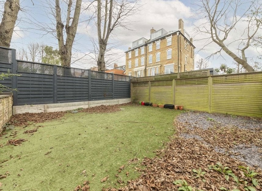 Flat Fitzjohn's Avenue in Greater London