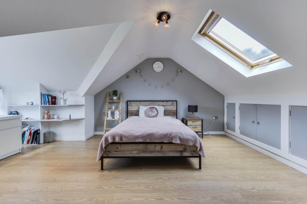 Flat Lillie Road in Greater London