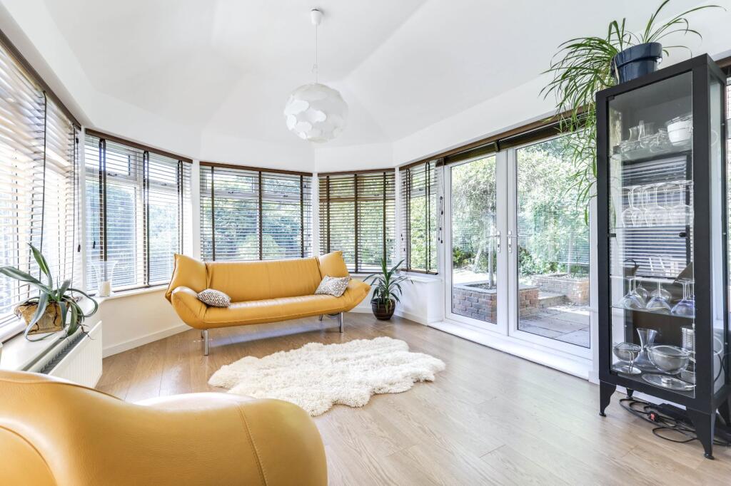 Flat Lillie Road in Greater London