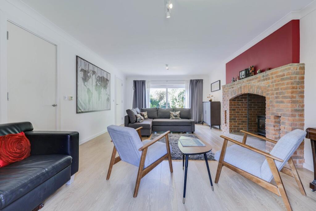 Flat Lillie Road in Greater London