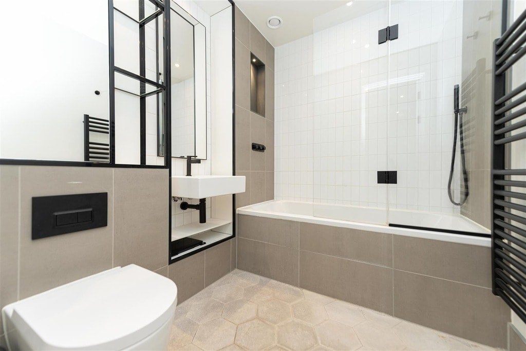 Flat Abbeydale Road in Greater London