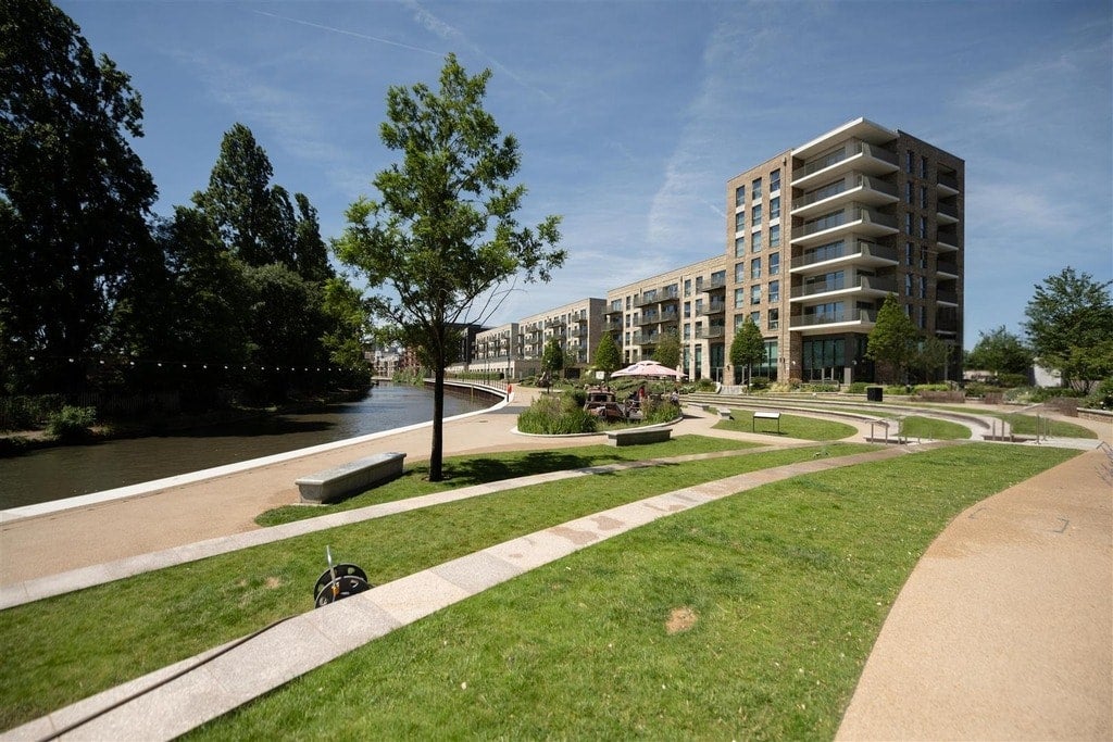Flat Abbeydale Road in Greater London