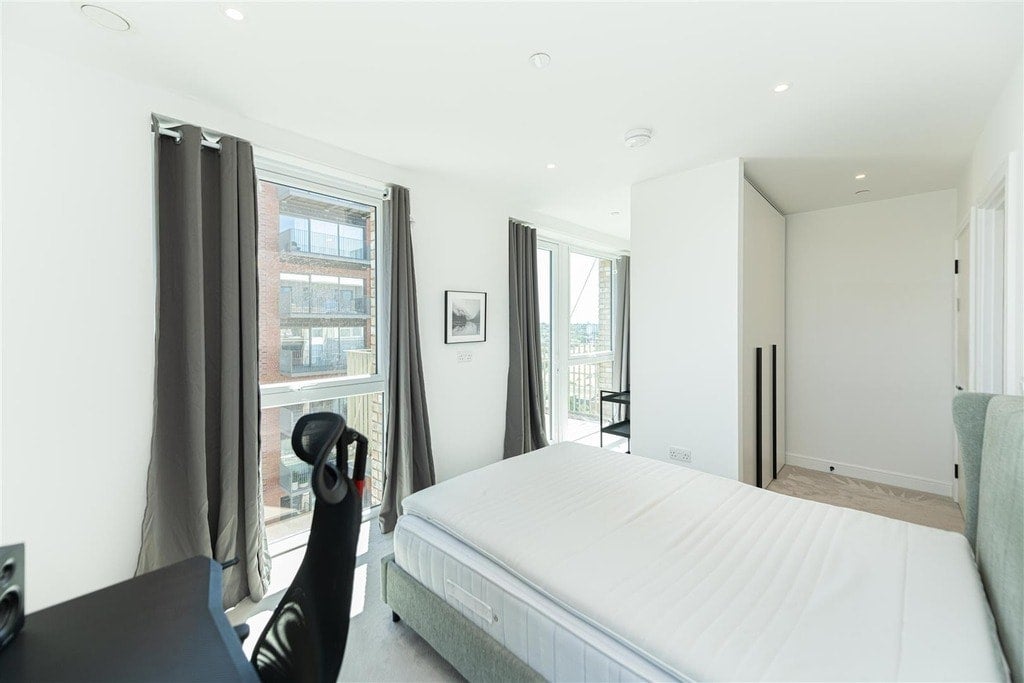 Flat Abbeydale Road in Greater London