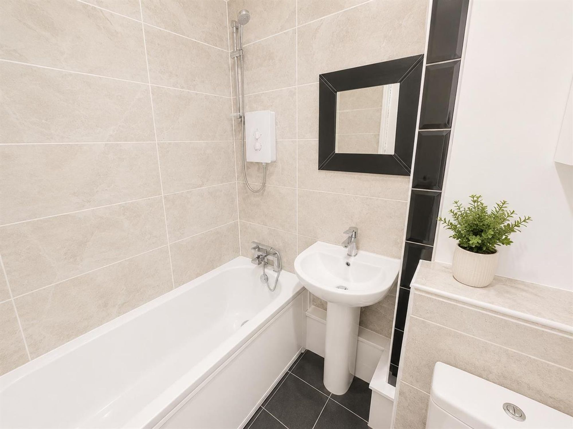 Flat Badsworth Road in Greater London
