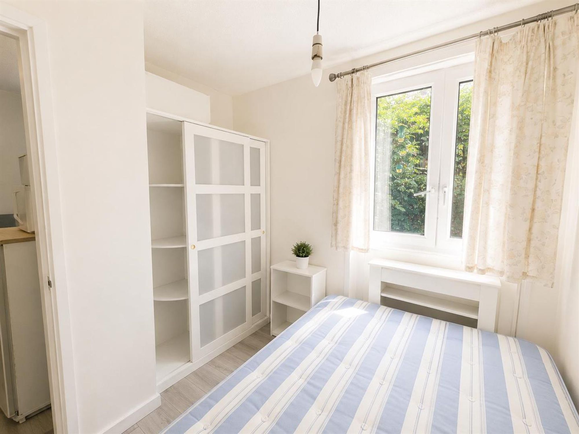 Flat Badsworth Road in Greater London