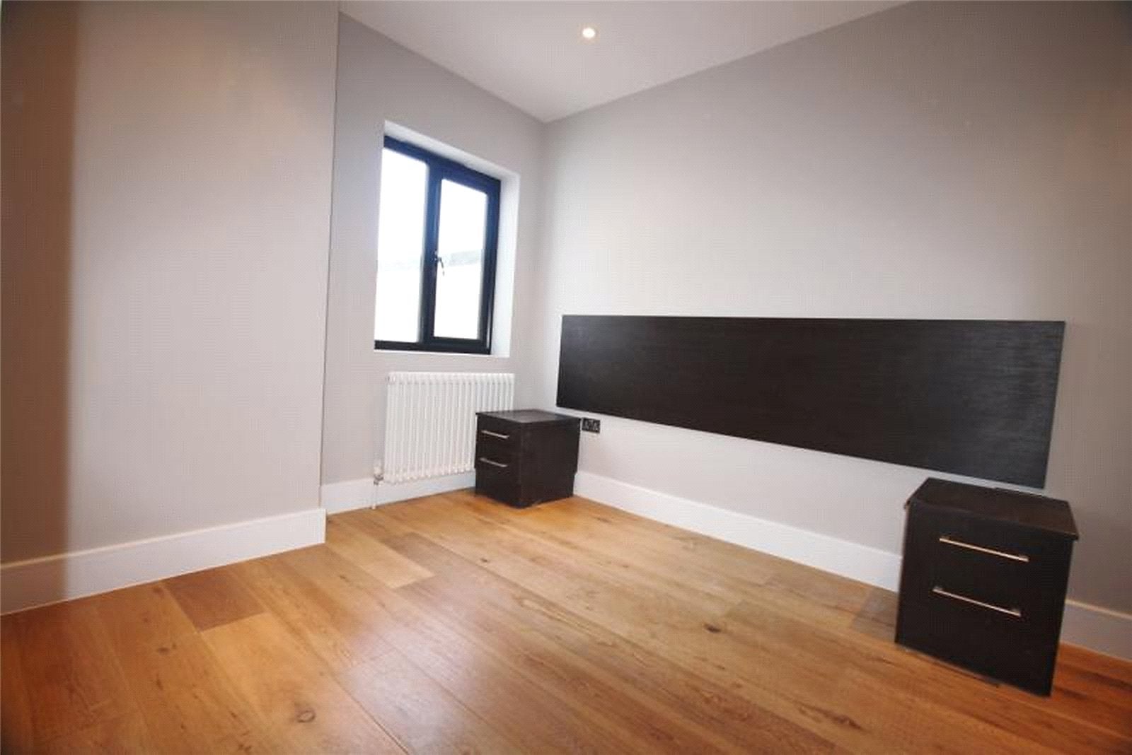 Flat Chiswick High Road in Greater London