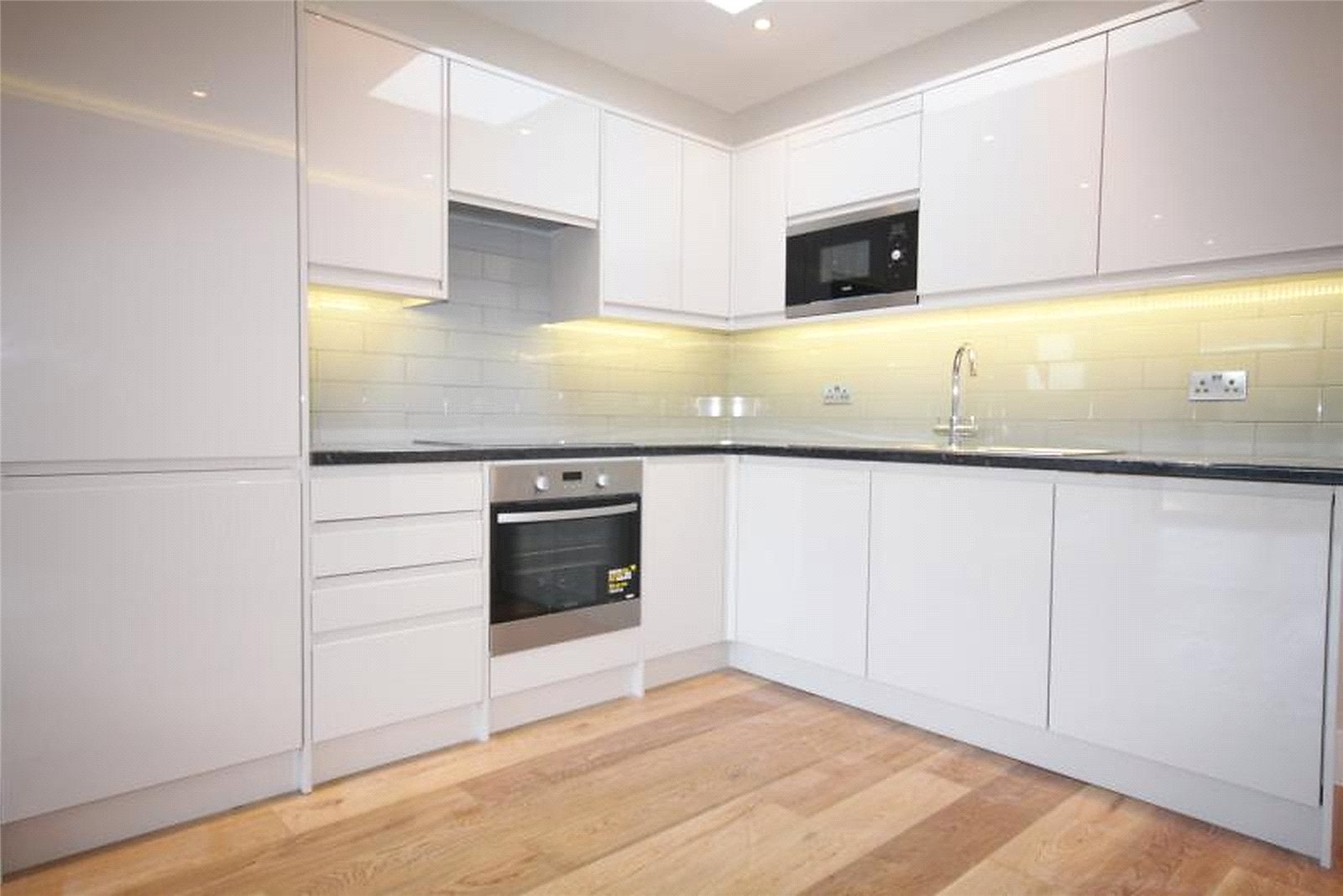 Flat Chiswick High Road in Greater London