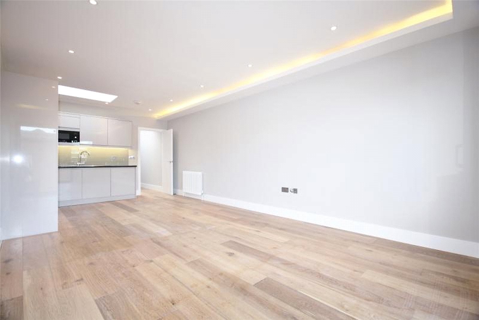 Flat Chiswick High Road in Greater London