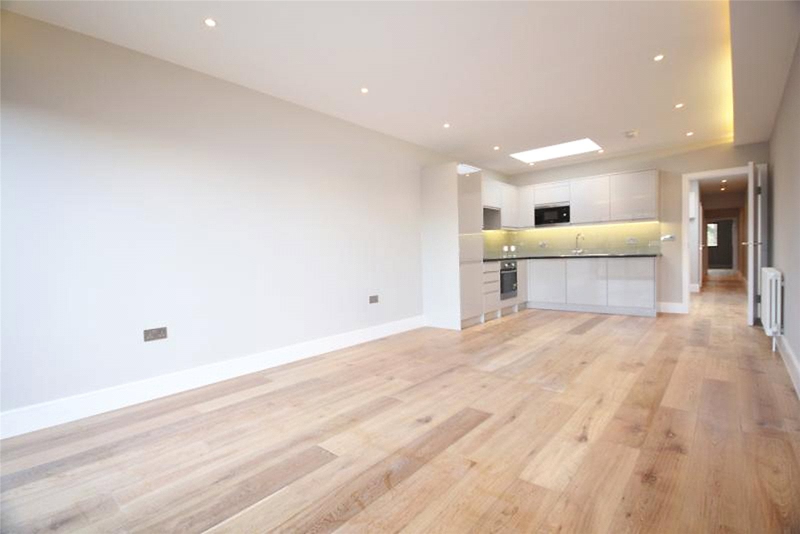 Flat Chiswick High Road in Greater London