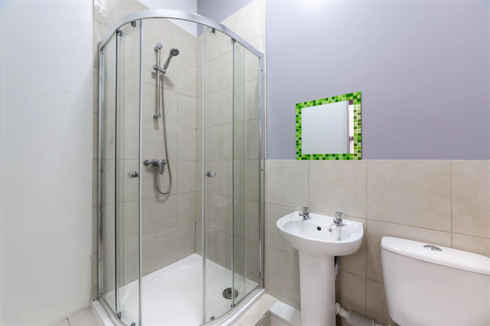 Room Chillingham Road in Newcastle upon Tyne