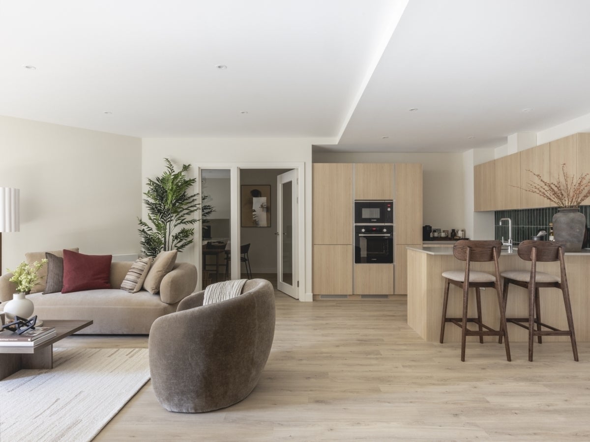 Flat Clements Road in Greater London