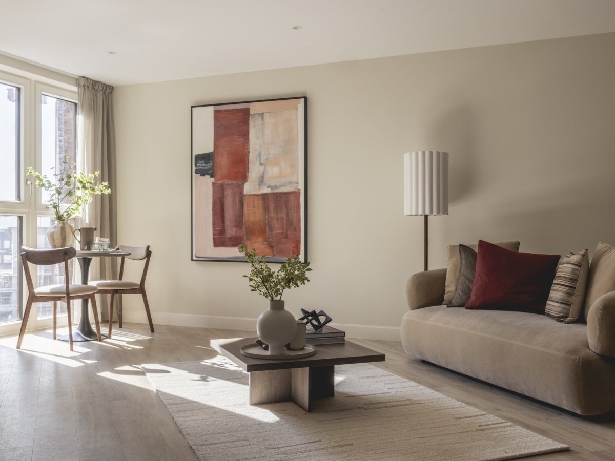 Flat Clements Road in Greater London