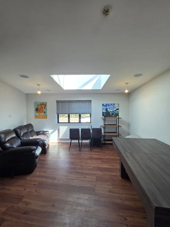 Flat Elmside Road in Greater London