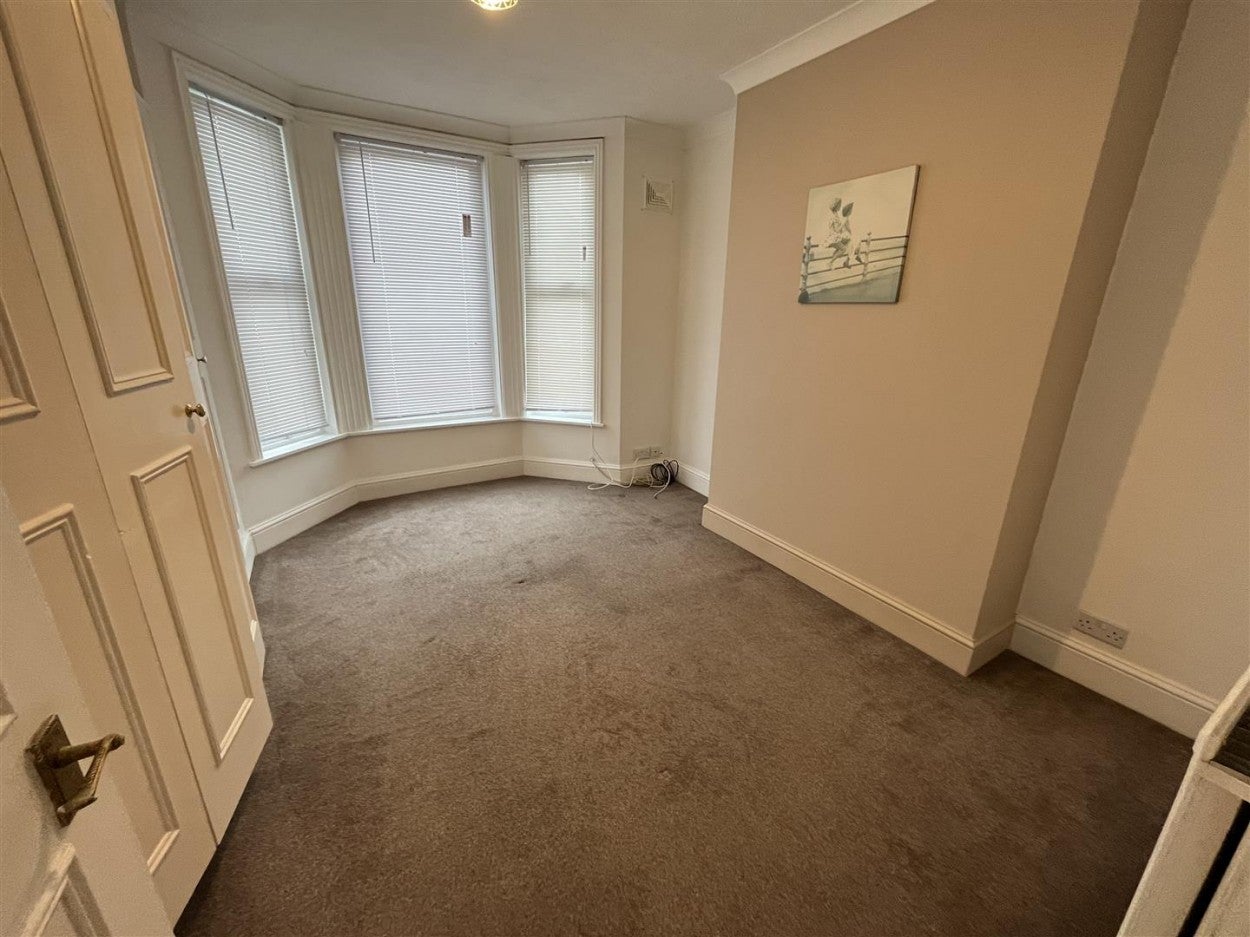 Room Bayford Road in Arun