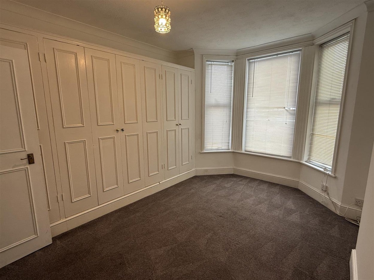Room Bayford Road in Arun