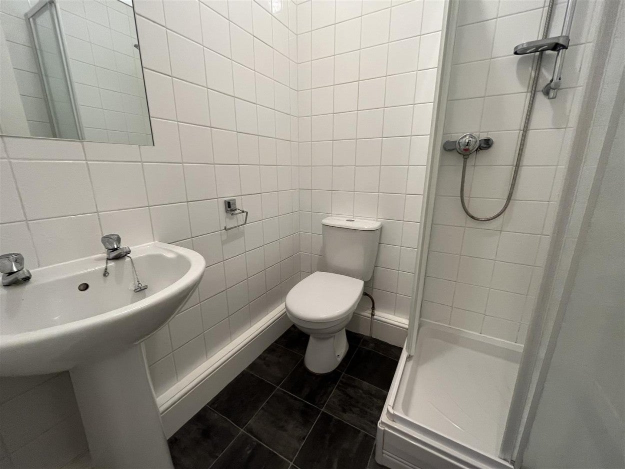 Room Bayford Road in Arun