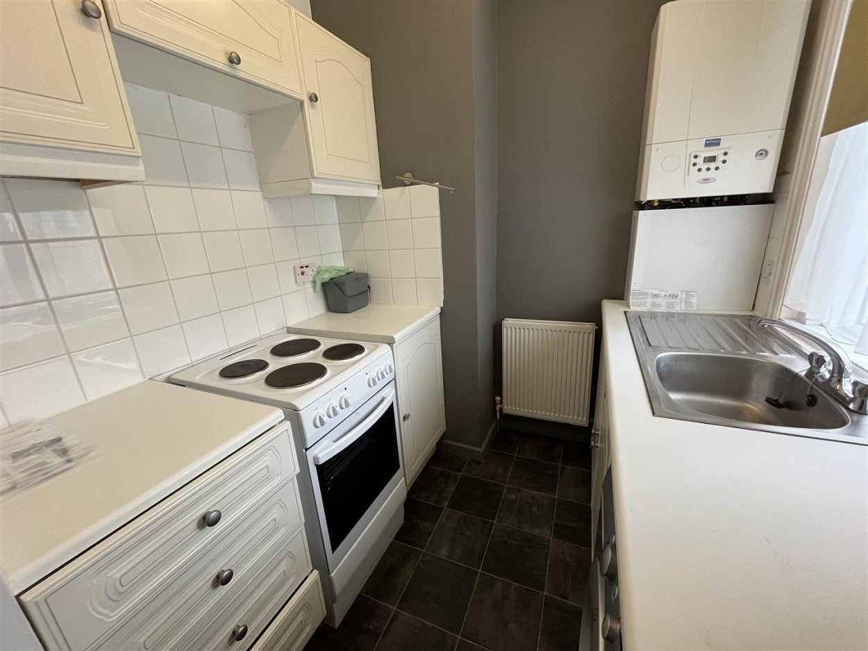 Room Bayford Road in Arun