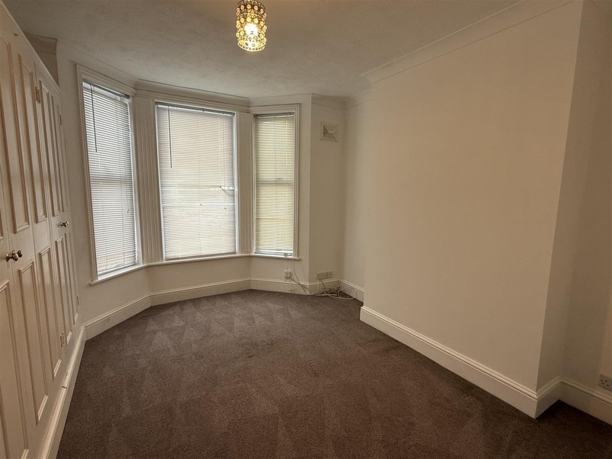 Room Bayford Road in Arun