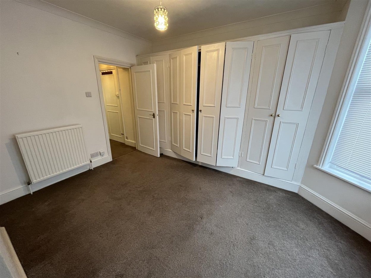 Room Bayford Road in Arun