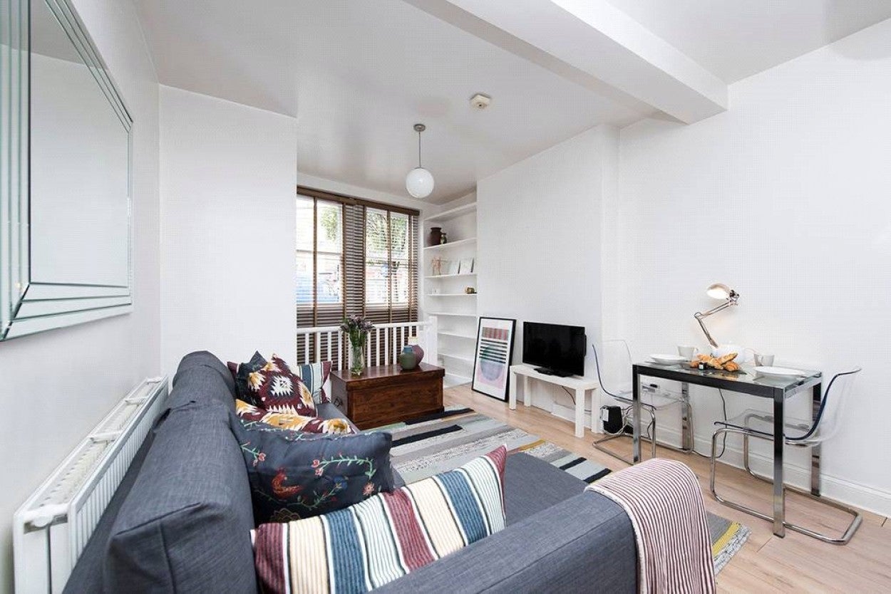 Flat Northdown Street in Greater London