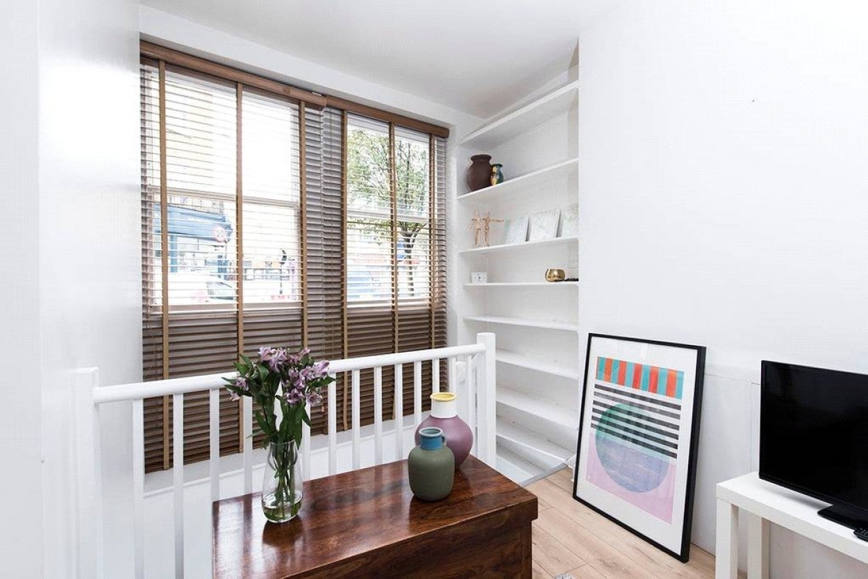 Flat Northdown Street in Greater London