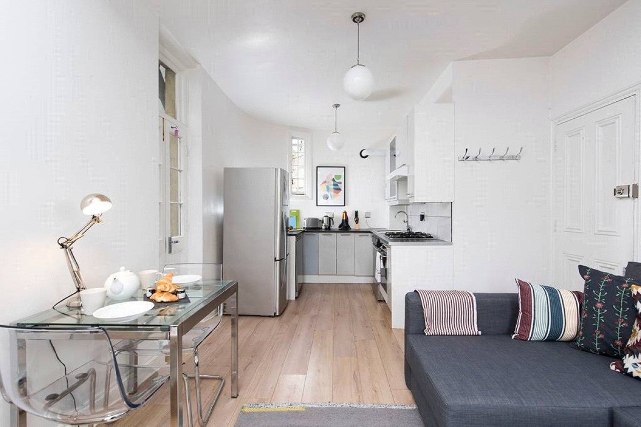 Flat Northdown Street in Greater London
