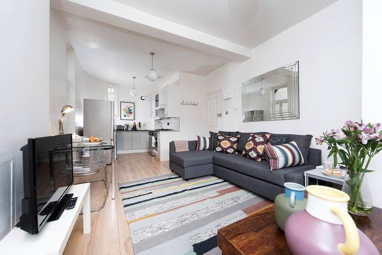 Flat Northdown Street in Greater London