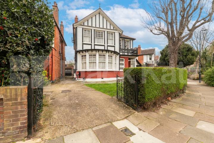 Flat Iverson Road in Greater London