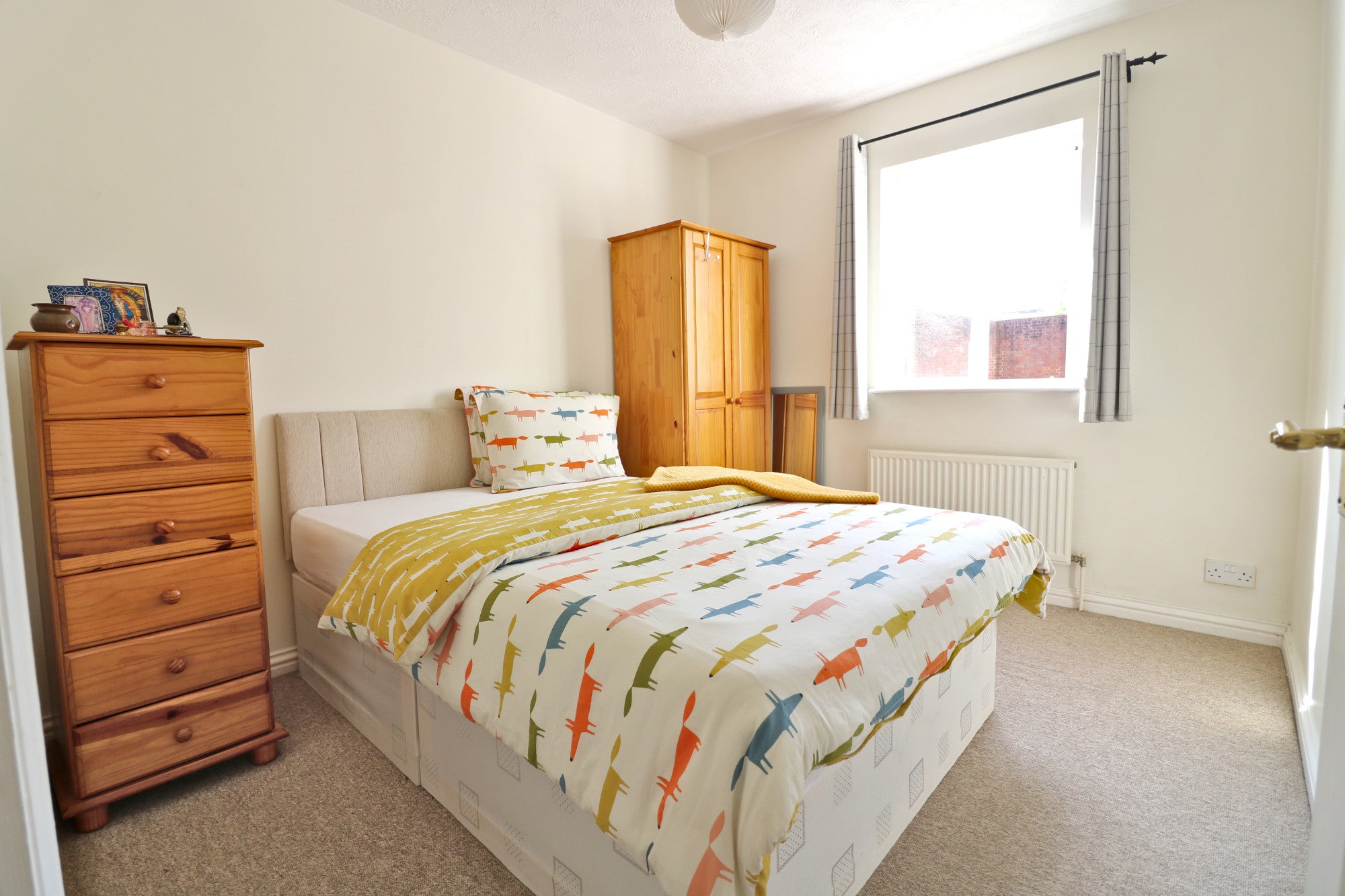 Flat Chandos Avenue in Greater London