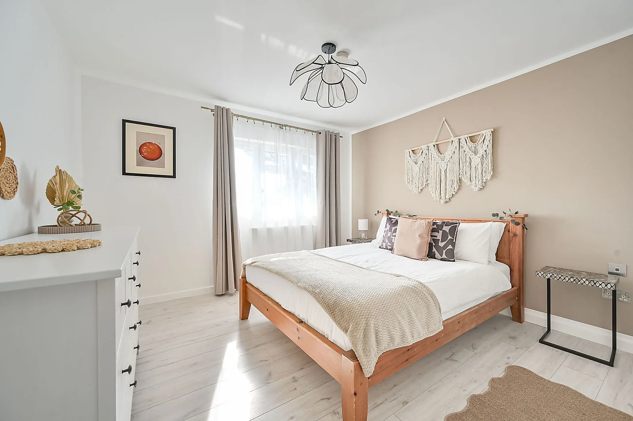 Flat Kennet Road in Greater London
