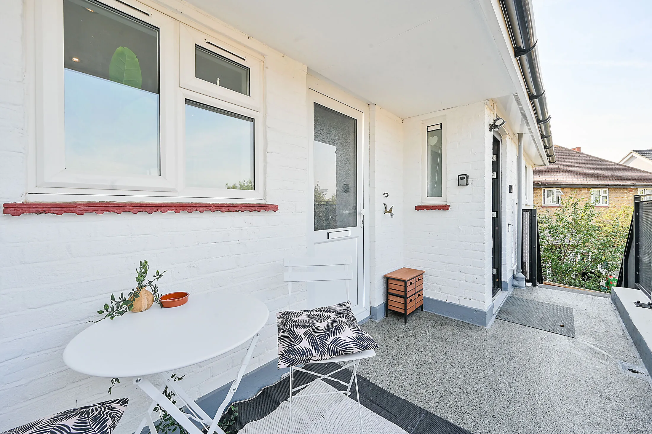 Flat Kennet Road in Greater London