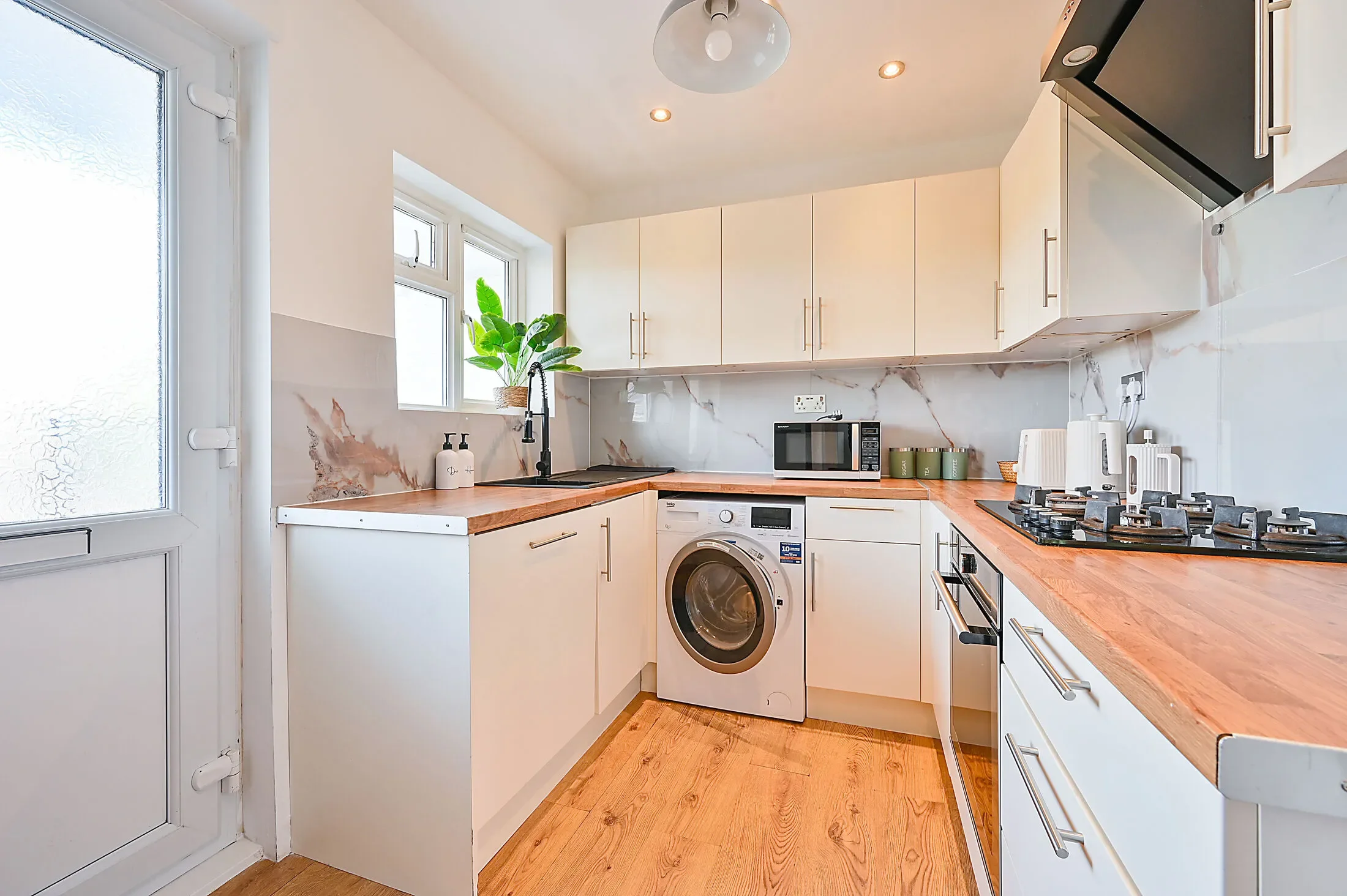 Flat Kennet Road in Greater London