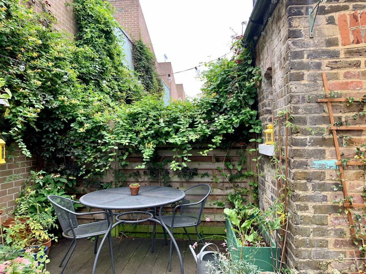 Flat Belsham Street in Greater London