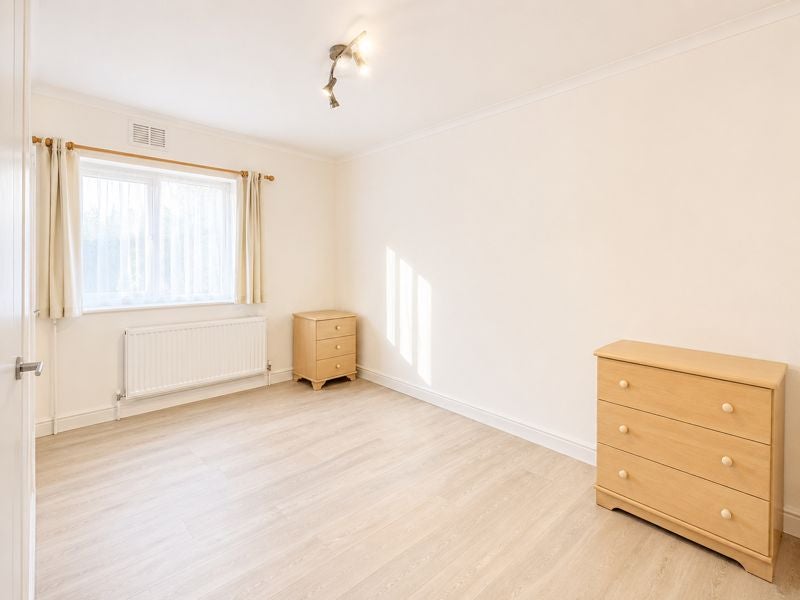 Flat Denmark Road in Greater London