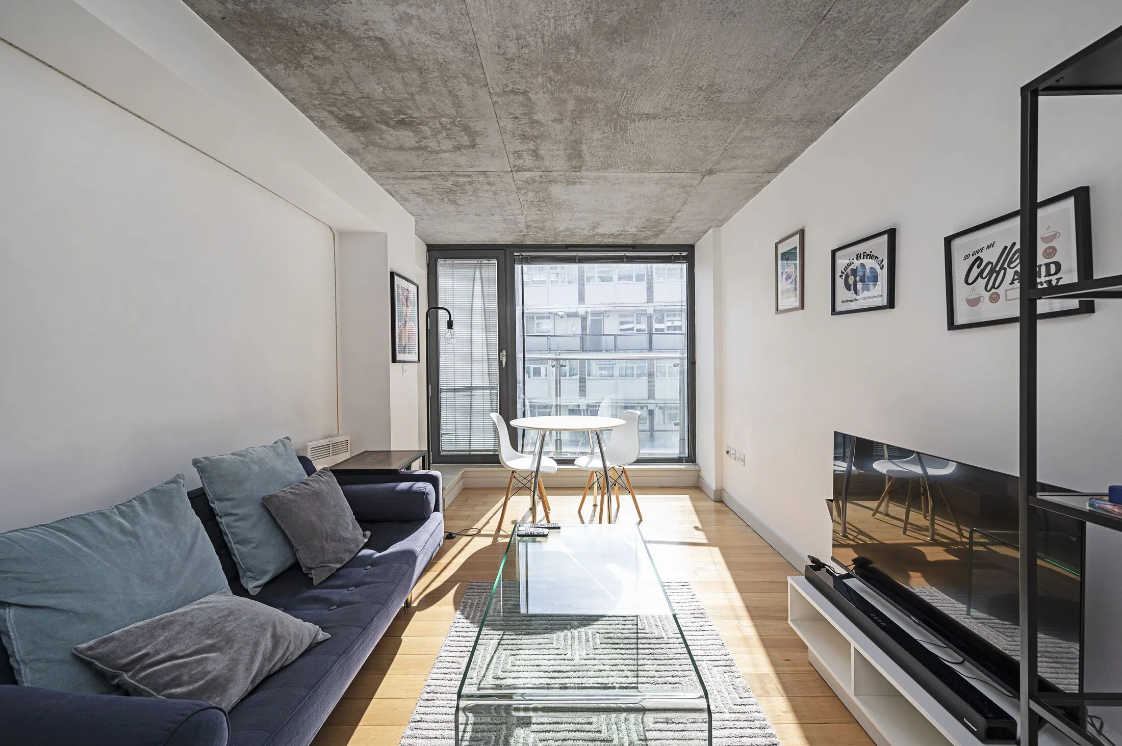 Flat Wellesley Terrace in Greater London