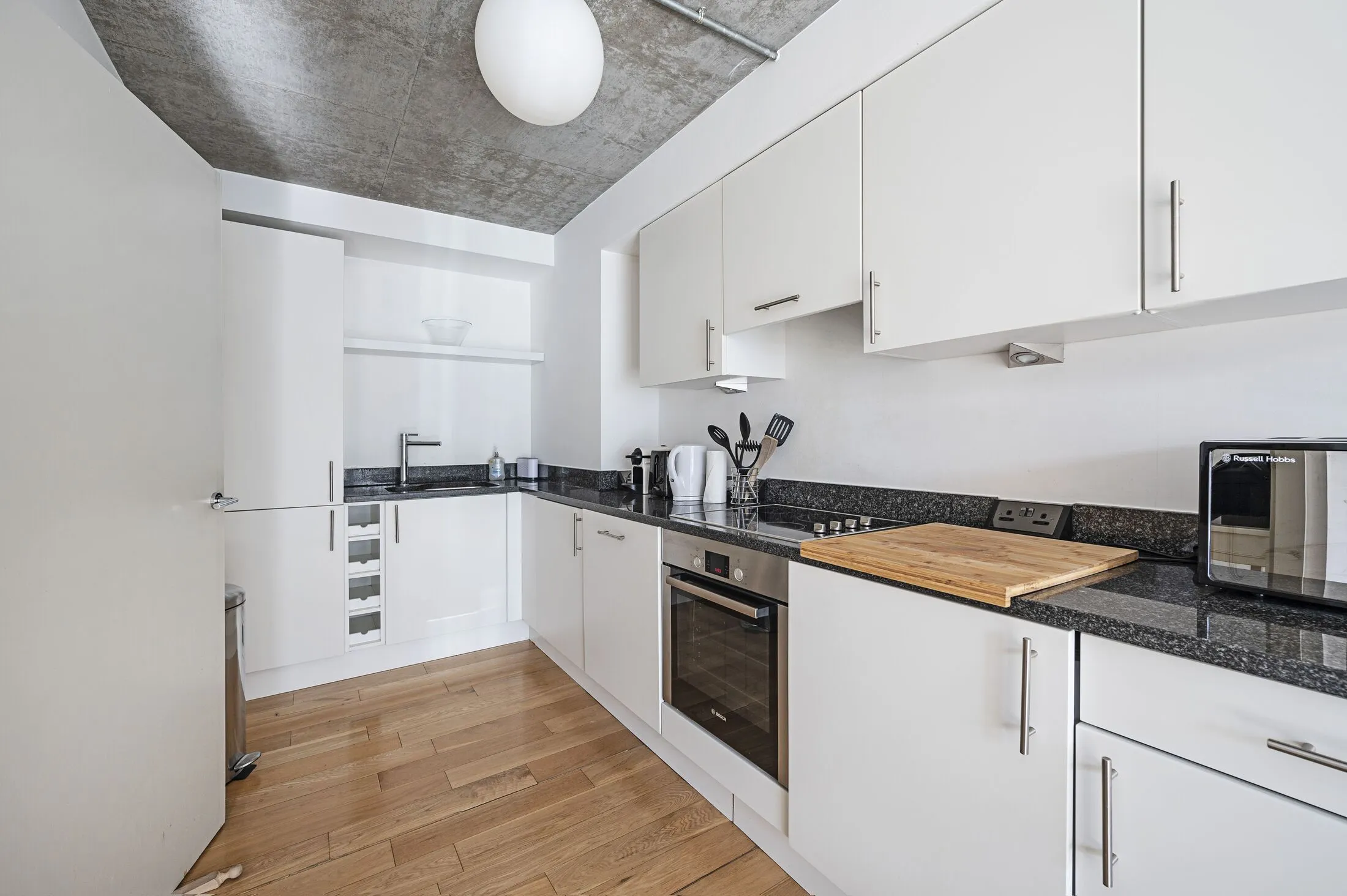 Flat Wellesley Terrace in Greater London