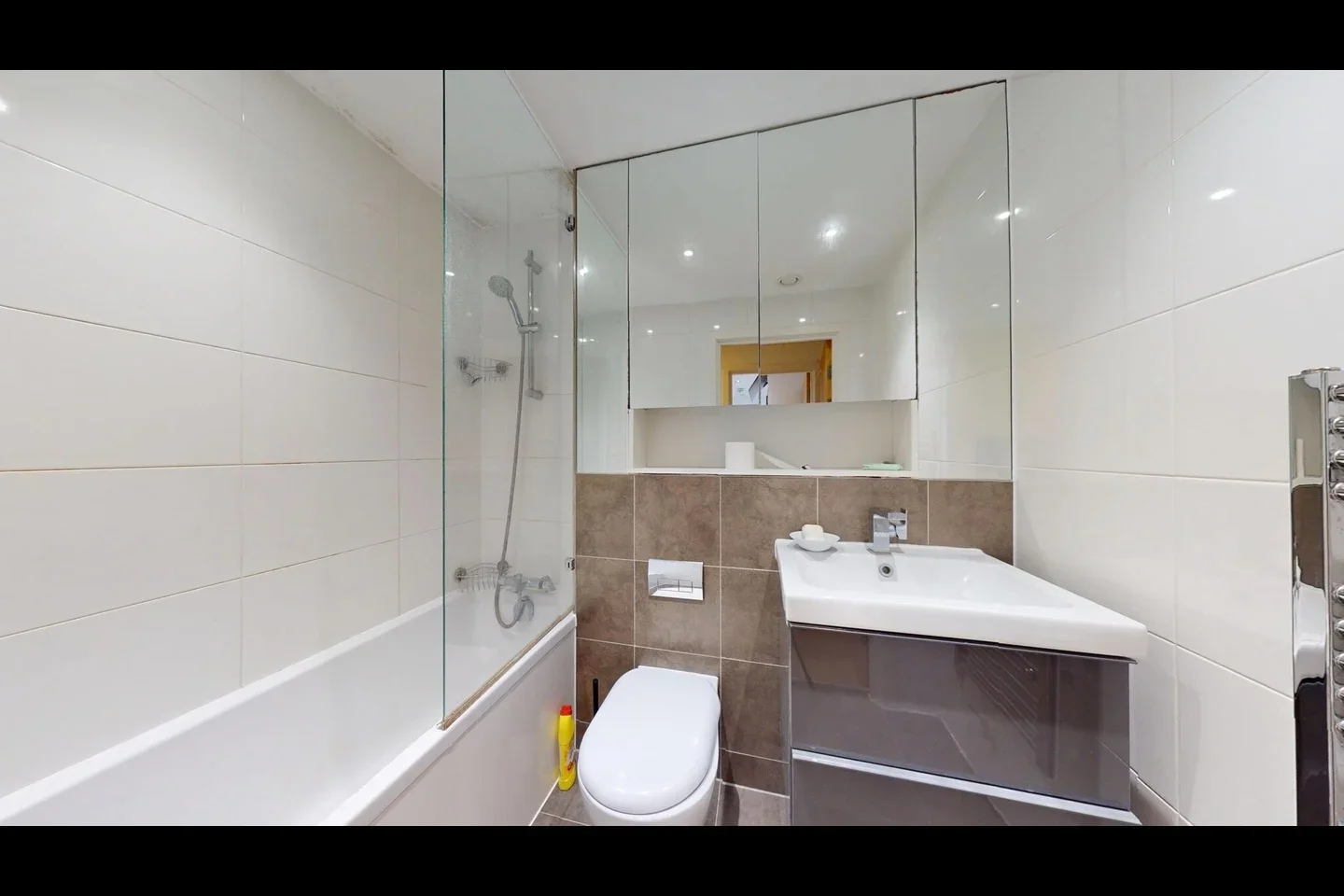 Flat Conington Road in Greater London