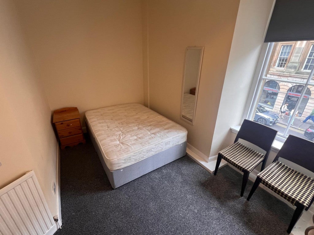 Flat Kent Road in Glasgow