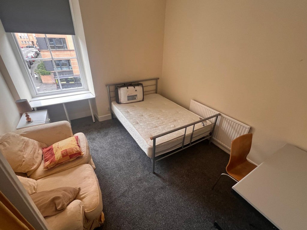 Flat Kent Road in Glasgow