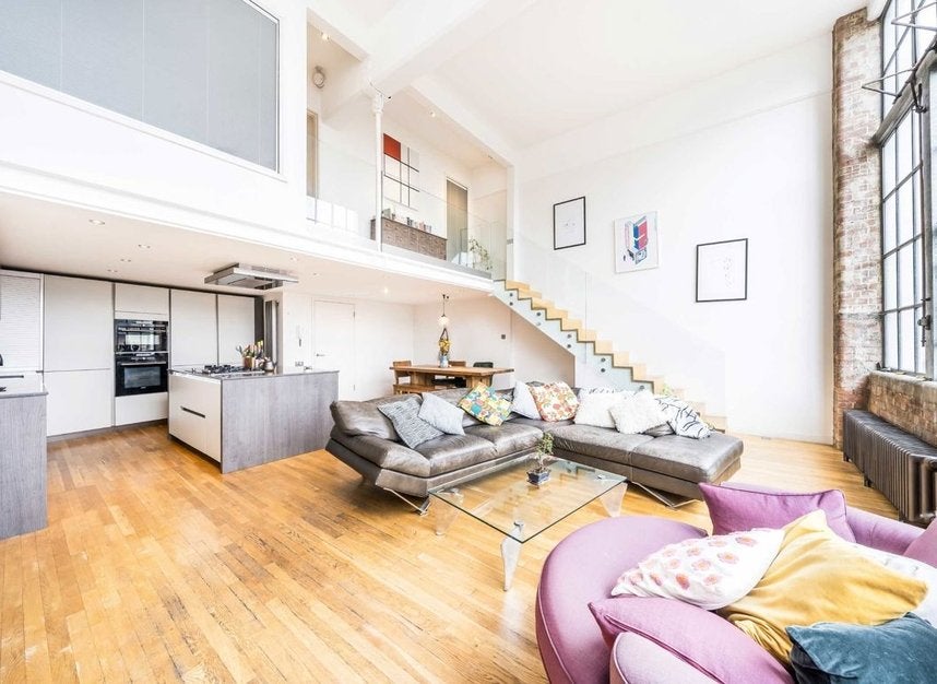 Flat Summers Street in Greater London