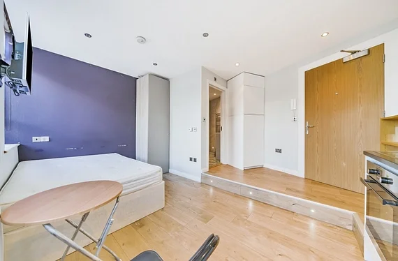 Flat Gilmore Road in Greater London