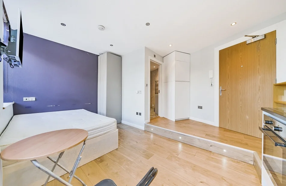 Flat Gilmore Road in Greater London